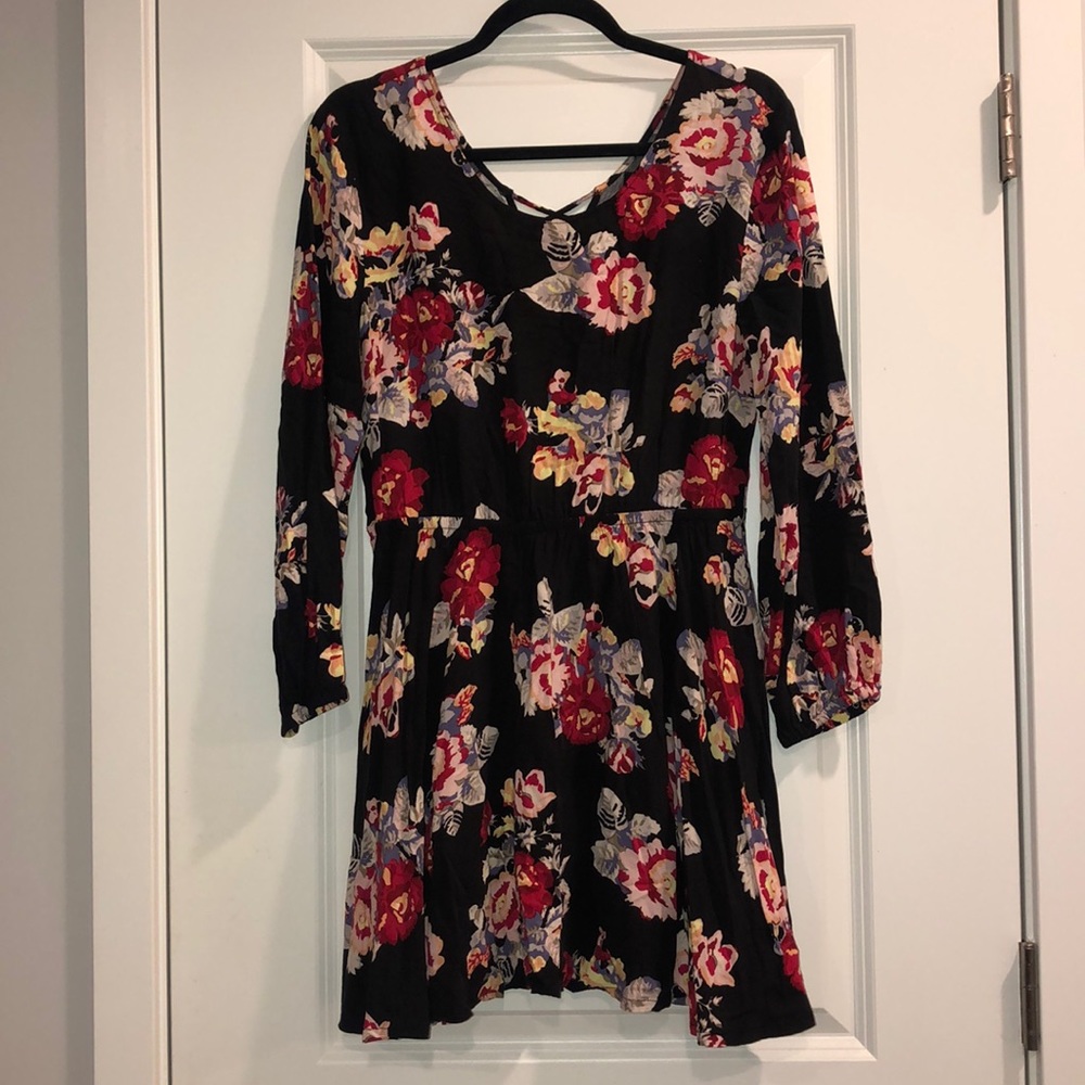 Flowy, patterned long sleeve dress